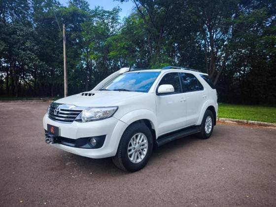 TOYOTA HILUX SW4 3.0 SRV 4X4 7 LUGARES 16V TURBO INTERCOOLER DIESEL 4P AUTOMÁTICO